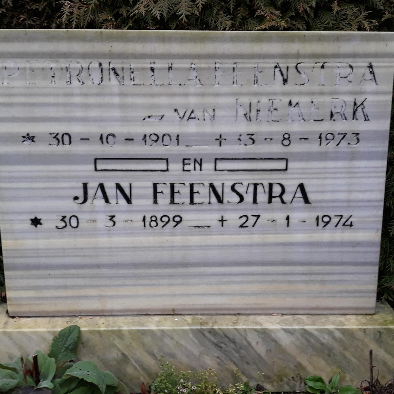 Grave of Jan Feenstra & Petronella van Niekerk