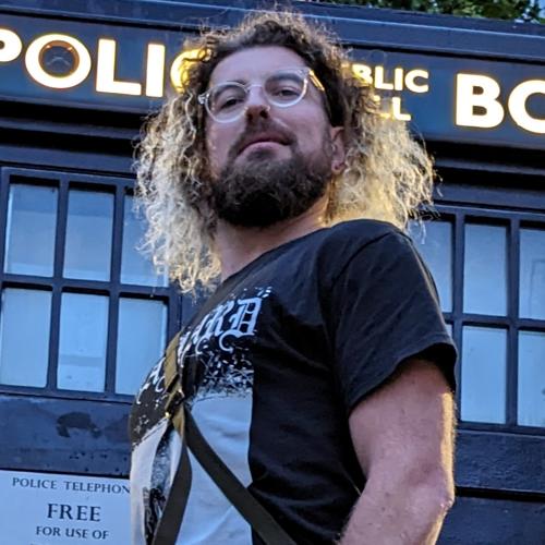 Photo of Bart Feenstra in front of a police booth